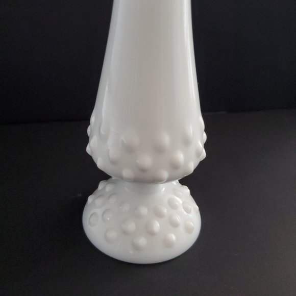 Vintage Collectible Milk Glass Swung Vase Pedestal Stem Bud Vase Hobnail Detail - Picture 4 of 8